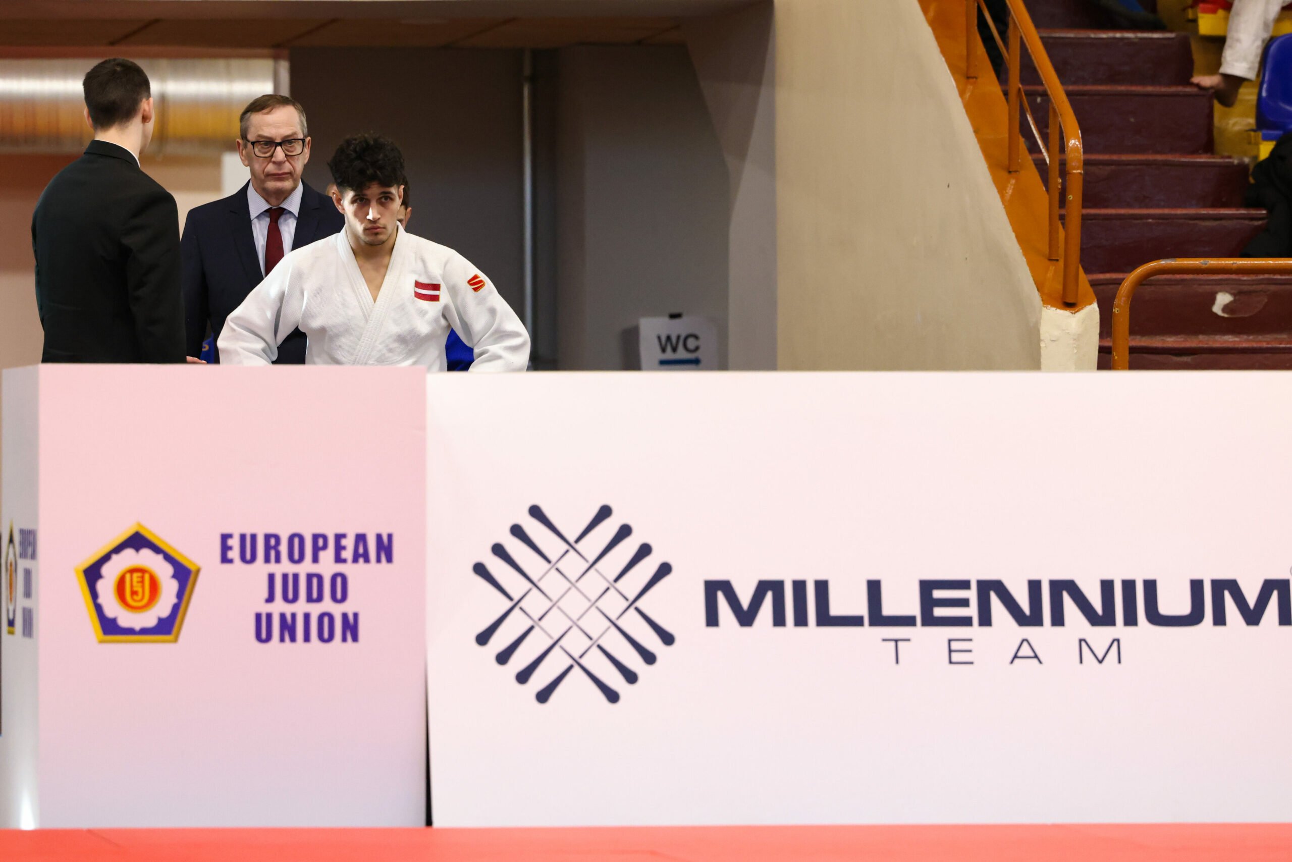 WIN AT HOME FOR DE ANGELIS